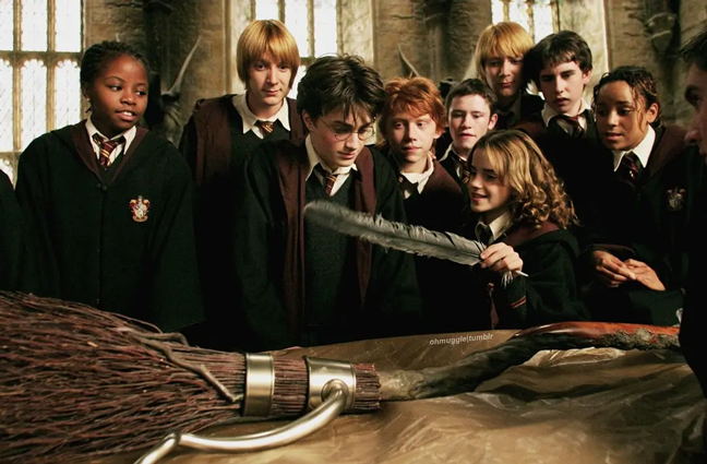 《Harry Potter và tên tù nhân ngục Azkaban》 – Một trong những bộ phim Harry Potter được yêu thích nhất. Harry-Potter-va-Ten-tu-nhan-nguc-Azkaban